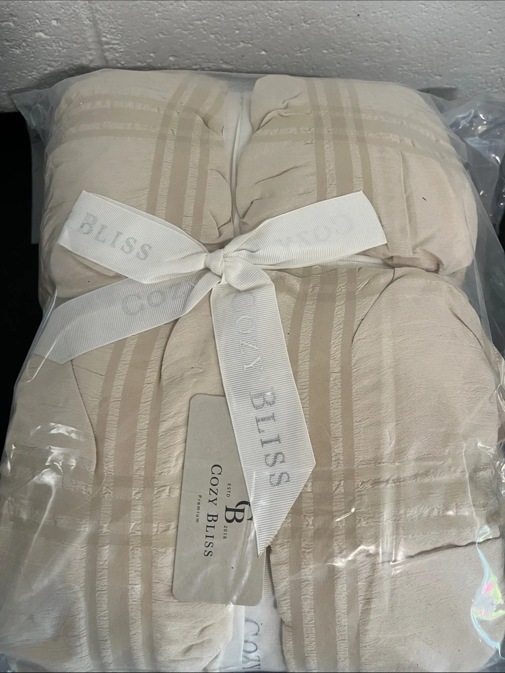 Cozy Bliss Down Alternative Comforter- Queen
